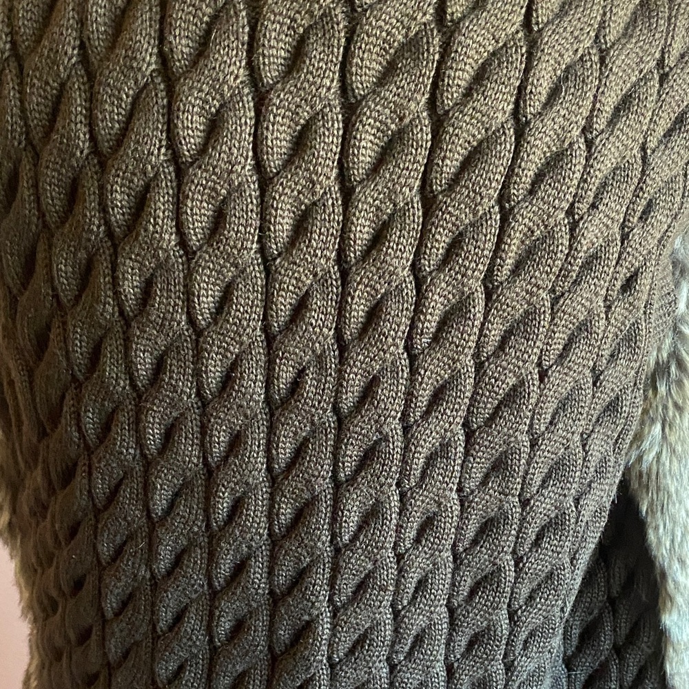 Sebby Women's Plush Faux Fur Vest - Picture 4 of 9